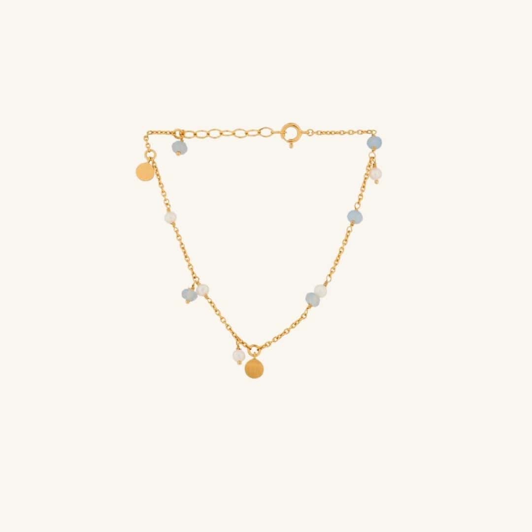 Afterglow Sea Bracelet Golden Armbånd Med Blå Sten Perler Forgyldt - Armbånd  - 5711980044940